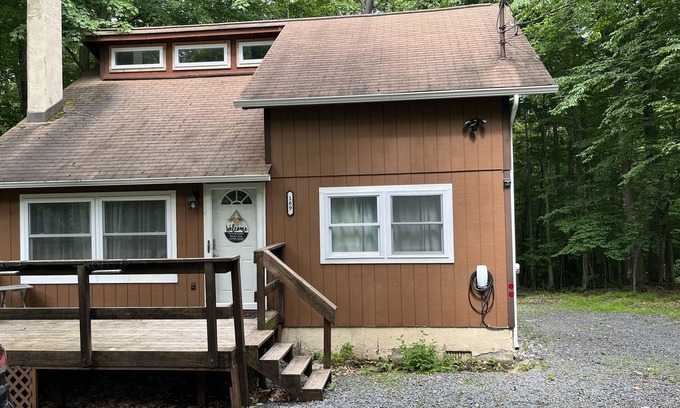 Thornhurst Ski Chalet | Pet Friendly, EV charging