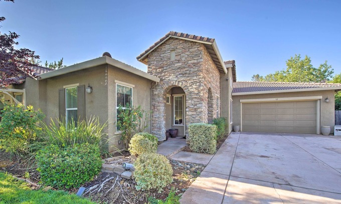 South Bechelli House | Pet-Friendly Family Home < 5 Mi to Redding!