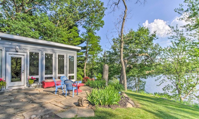 Friendship House | Pet-Friendly Friendship Lakehouse w/ Pedal Boat!