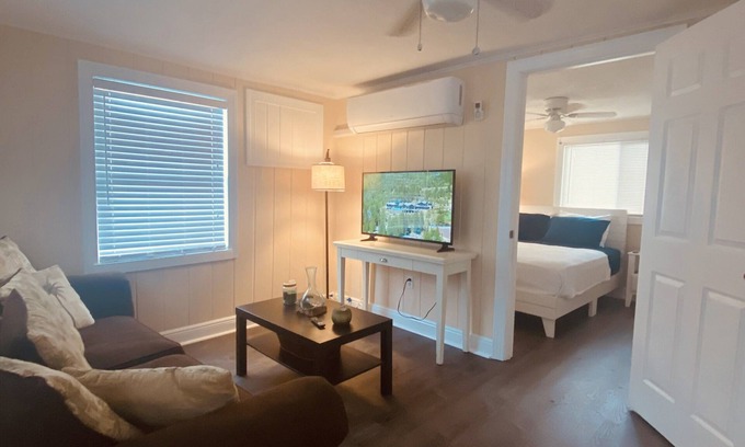 Naples Park House | Pet Friendly, Fully Fenced Cozy Cottage by the Beach
