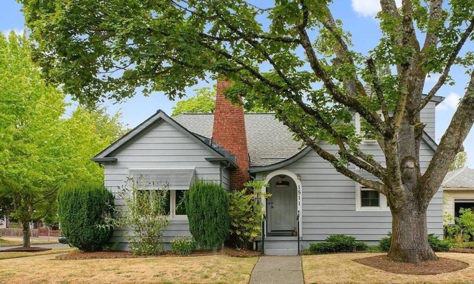 Northeast Neighbors House | Pet friendly fully remolded 4 bedroom house close to everything in Salem.