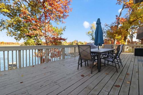 Grass Lake House | Pet-friendly Grass Lake Hideaway