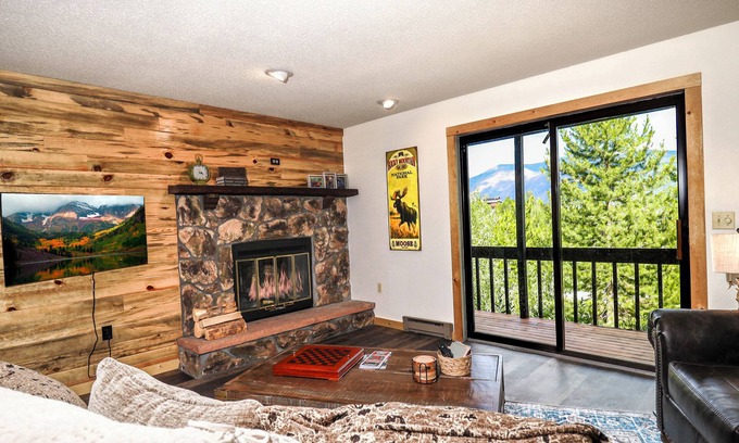 Grand Lake Apartment | Pet Friendly! Ground level 2 Bedroom Mountain Retreat