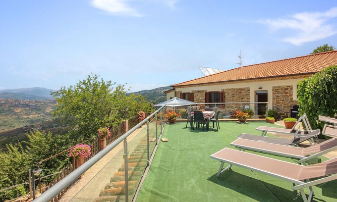 Laureana Cilento House | Pet friendly home in Laureana Cilento