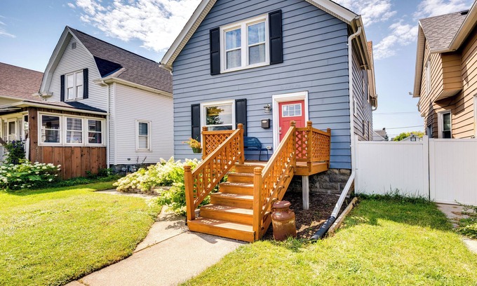 Milwaukee House | Pet-Friendly Home - 6 Mi to Downtown Milwaukee!