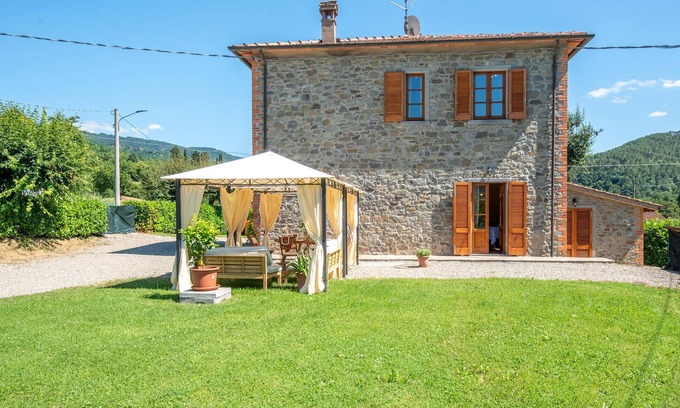 Palazzo del Pero House | Pet friendly home in Arezzo with WiFi