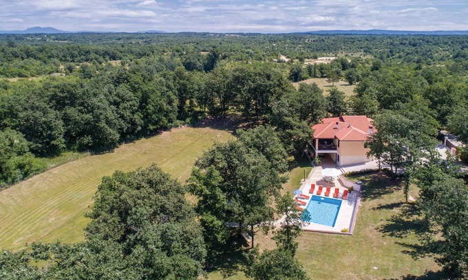 Jursici House | Pet friendly home in Bonasini