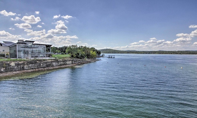Blue Eye House | Pet-Friendly Home w/Yard: 9 Mi to Table Rock Lake