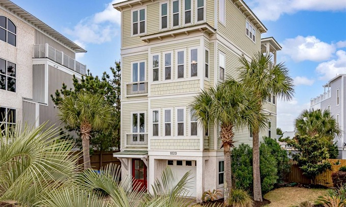 Isle of Palms House | Pet Friendly IOP Beach House Private Pool and Golf Cart!