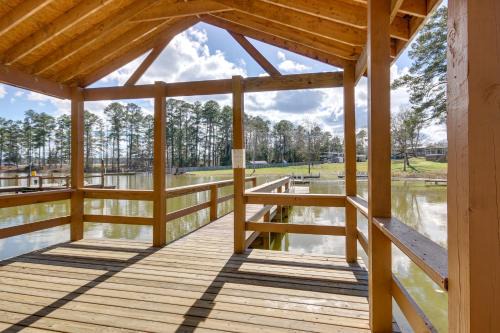 Leesville House | Pet-Friendly Lakehouse View Tower and Fire Pit!