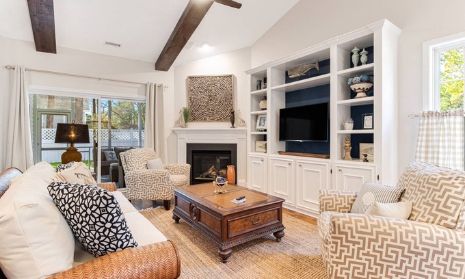 St. James House | Pet Friendly Long-Term Rental - 25 Day Min. - Fenced Backyard - Grill
