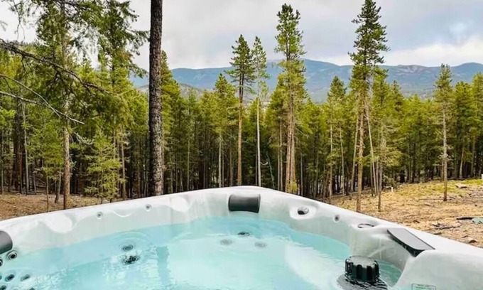 Bailey House | PET-FRIENDLY LUXE Mtn Retreat, Hot tub, Firepit w/EPIC views, Red Rock, Rafting