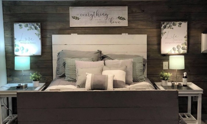 Tomball House | PET FRIENDLY MAIN STREET LOFT, WALKING DISTANTANCE TO OLD TOWN TOMBALL