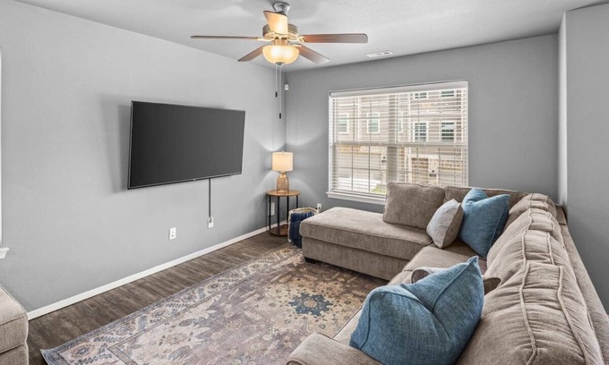 Fayetteville House | Pet-friendly Oasis: Near Uni & Park