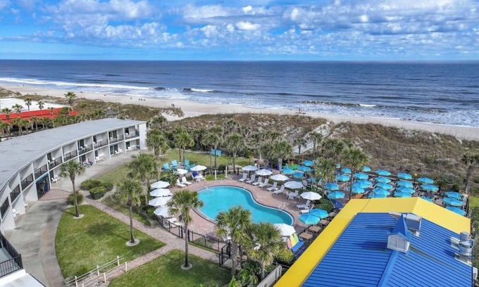 Atlantic Beach Hotel | Pet-friendly Oceanfront Room w/Sunrise Views and Direct Beach Access, Near Golf