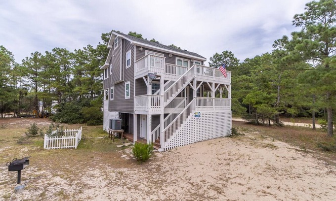 Carova Beach House | Pet-Friendly Oceanside Home on the Beautiful 4x4 Beaches