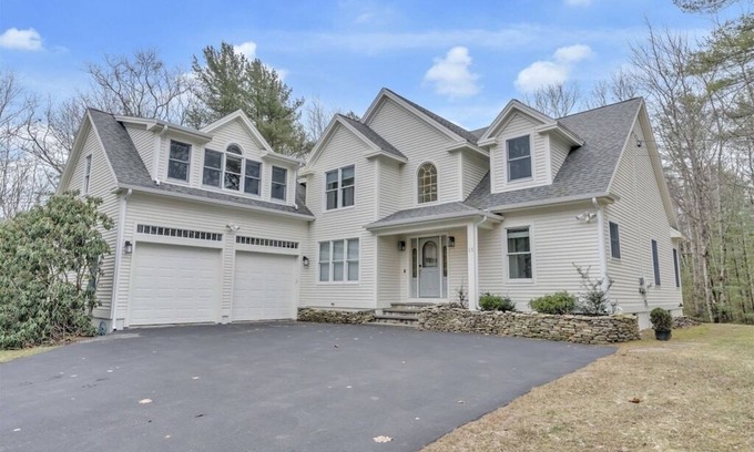 Kennebunkport House | Pet Friendly! Perfectly Located in Kennebunkport!