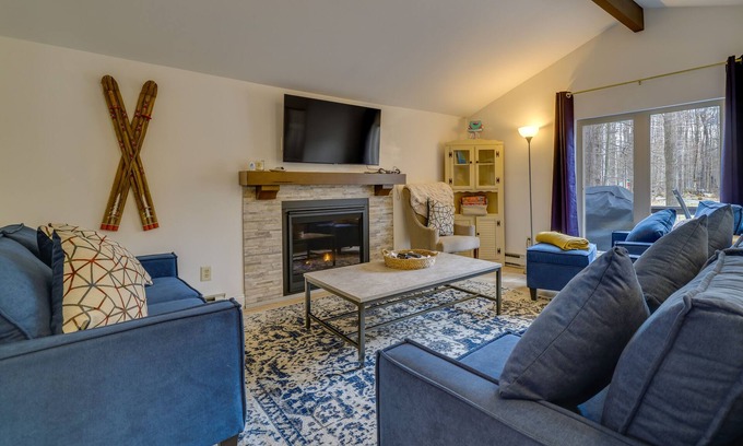 Thornhurst Cabin | Pet-Friendly Pocono Lake Home w/Fire Pit + Deck!