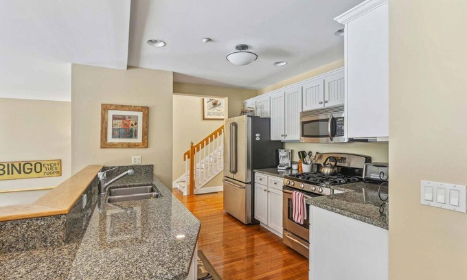 West Hartford Condo | Pet-Friendly Relaxing Retreat - Newton Village 11B