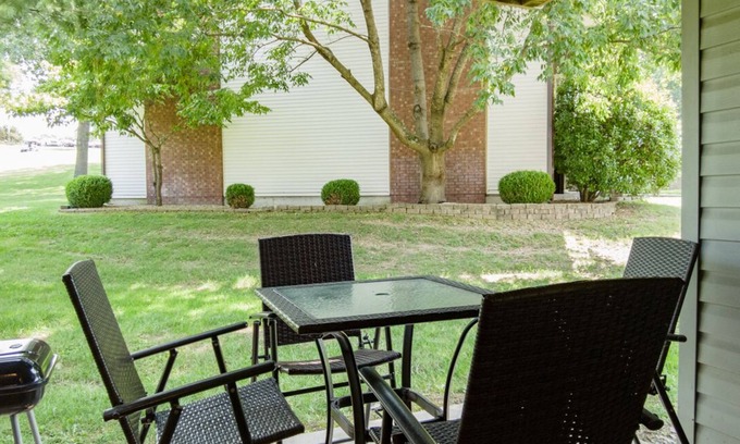 Table Rock Condo | Pet Friendly ~ Resort Amenities ~ Near the 76 Strip ~ FREE TICKETS INCLUDED! (PR50-4)