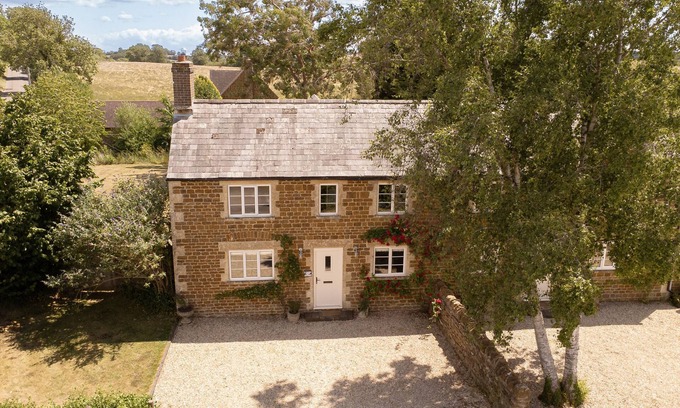 Hook Norton Cottage | Pet Friendly Rural Cotswold Cottage - 1 Manor Farm Cottage