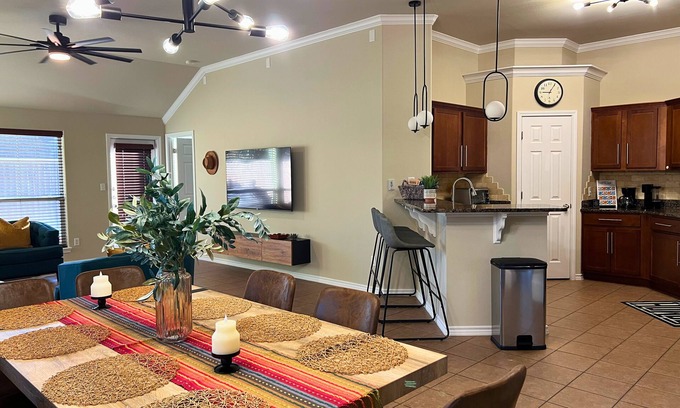 South Side House | Pet-Friendly South Side Hm Garage + Fenced Yard