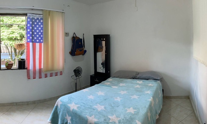 La America House | Pet Friendly Spacious Centrally Located Apartment