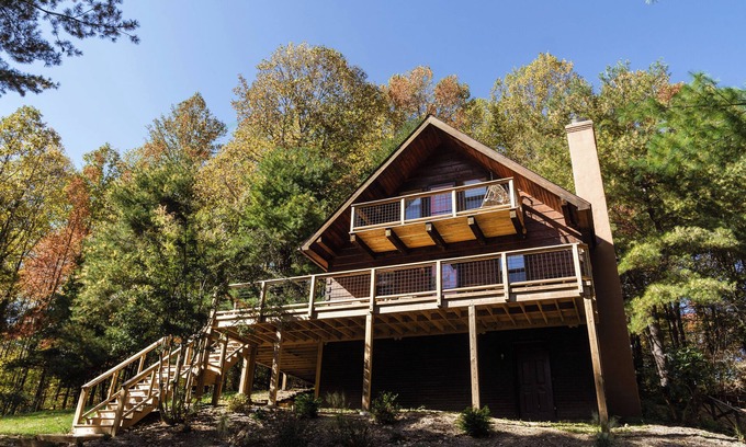 Haywood Cabin | PET-FRIENDLY Stay Near Old Rag + White Oak Canyon - Cozy Log Cabin