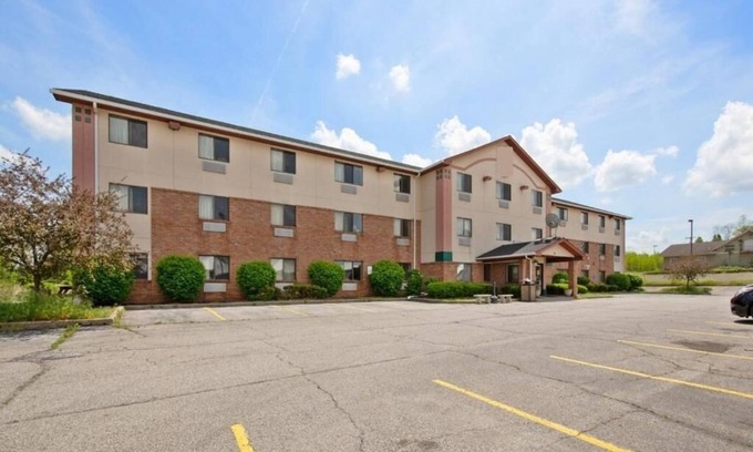 Portage Hotel | Pet-Friendly Stay Near Portage Riverwalk & Outdoor Adventure!