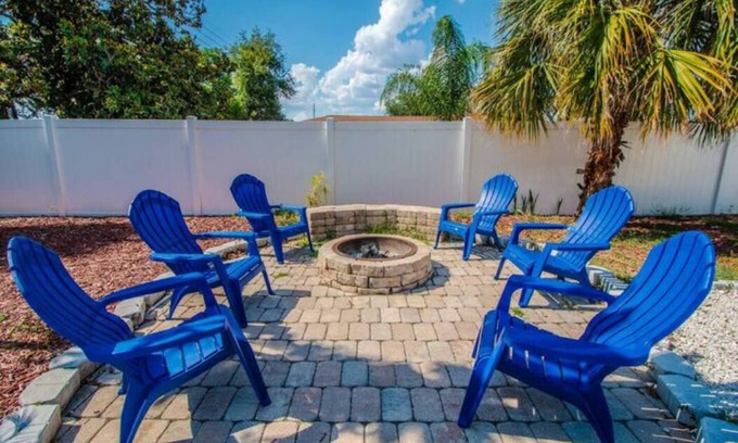 Dover Shores East House | Pet-Friendly Studio in Downtown Orlando Modern