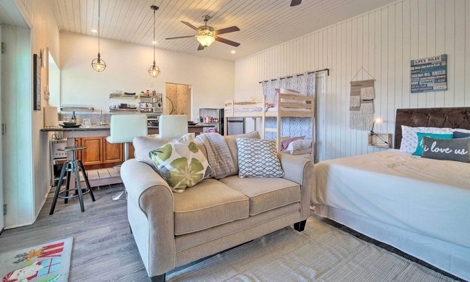 Onalaska Apartment | Pet-Friendly Studio w/ Kayak, Deck & Dock on Lake!