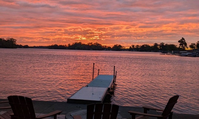 Fox Lake House | Pet Friendly Sunset Lakefront Cottage in Fox Lake w/Boat Pier