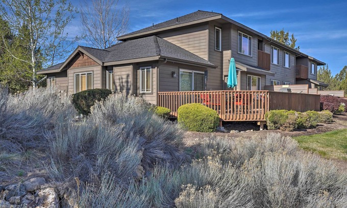 Redmond House | Pet-Friendly Townhome w/Hot Tub in Redmond!