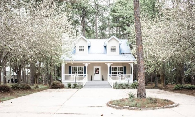 Dauphin Island House | Pet Friendly Tranquil Cottage with Fire-Pit and Seasonal Hot Tub Sept-March