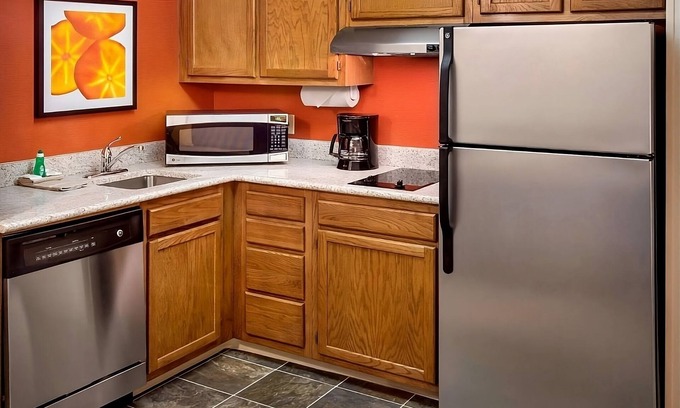 Bethlehem Hotel | Pet-Friendly Unit Minutes from Allentown Art Museum w/Free Breakfast