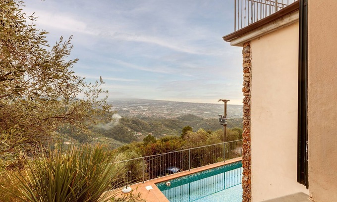 Pietrasanta Villa | Pet-Friendly Villa 'Martina' with Pool & Terrace