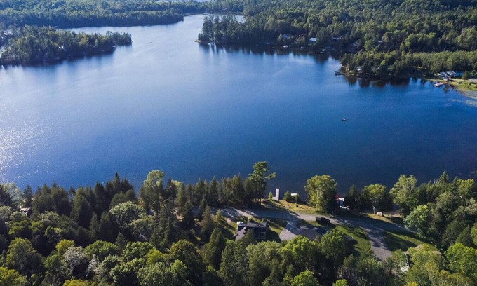 Tudor and Cashel Cottage | Pet Friendly-Waterfront-BBQ-Firepit-2.5hr from GTA