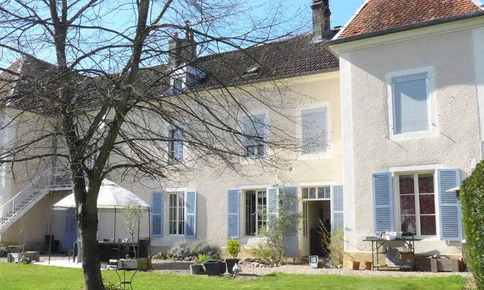 Raincourt Bed & Breakfast | Petit Château Armand Bourgoin B & B