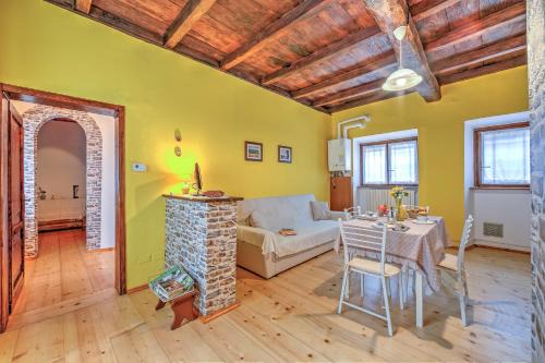 Brovello Apartment | Petit Coeur Dans L' Ancien Village - Happy Rentals