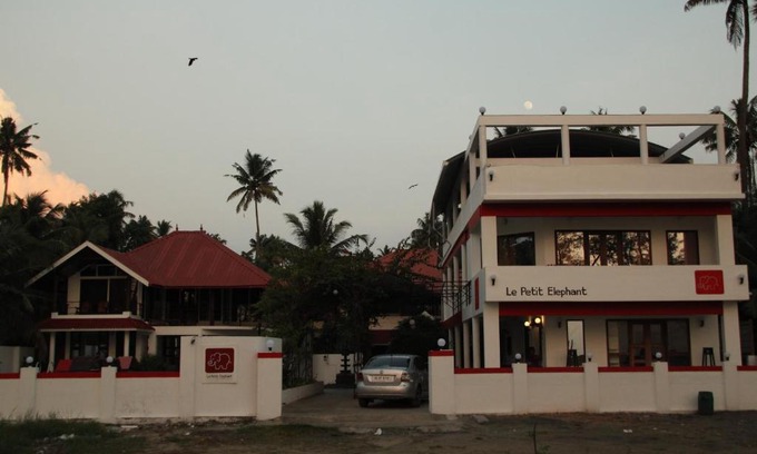 Kuzhuppilly Hotel | Petit Elephant
