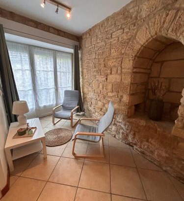 Salignac-Eyvignes House | Petite maison au pied du château