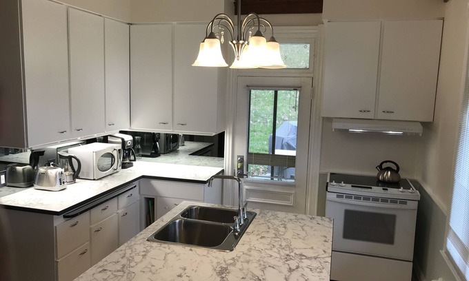 Chateau-Richer Cottage | Petite Maison dans la Prairie