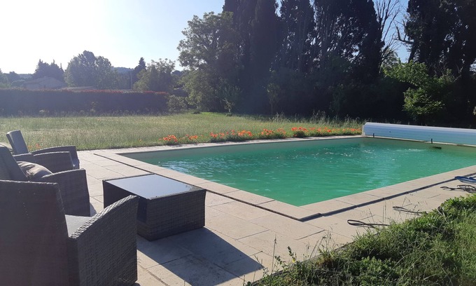 Eygalieres House | Petite Maison DE Charme AU Milieu DES Champs A 2 MIN DU Village