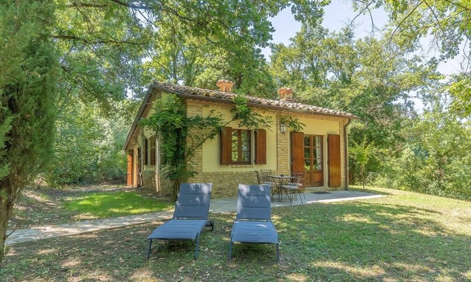 Bivio Lugnano Cottage | Petricci Residence - Casa Giralda apartment with shared pool