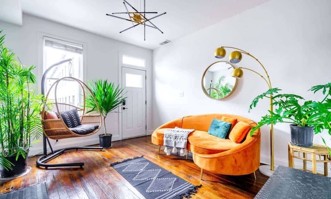 Italian Village House | Pets – Urban Jungle – Prime Location – Parking Free