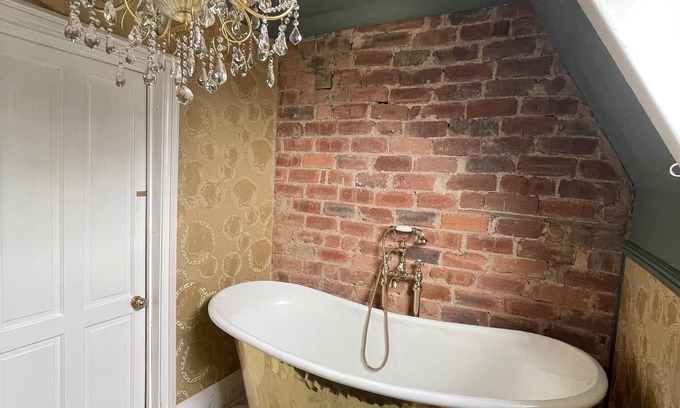 Harrogate Apartment | Pheasant's Hollow, traditional English 2 bed appt central Harrogate FREE PARKING