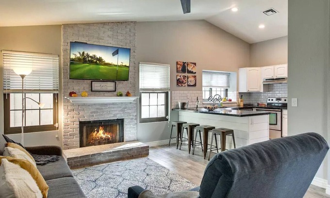 Mountain Park Ranch House | Phoenix/Ahwatukee Resort House w/Pool & Jacuzzi