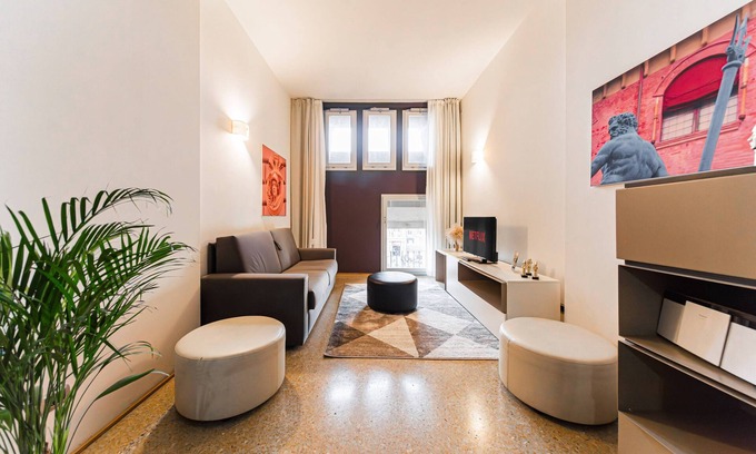 Historic Center Apartment | Piazza Maggiore View - Domus by ImmoBo - Bologna Center