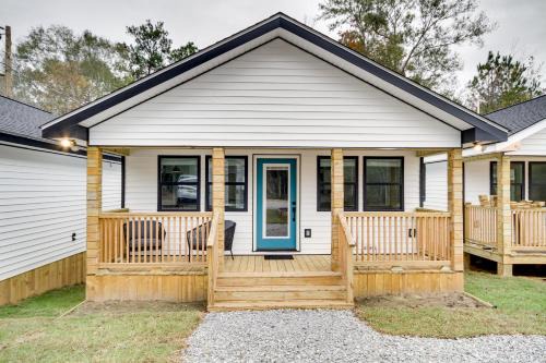 Picayune House | Picayune Home with Porch - Near Bogue Chitto Refuge!