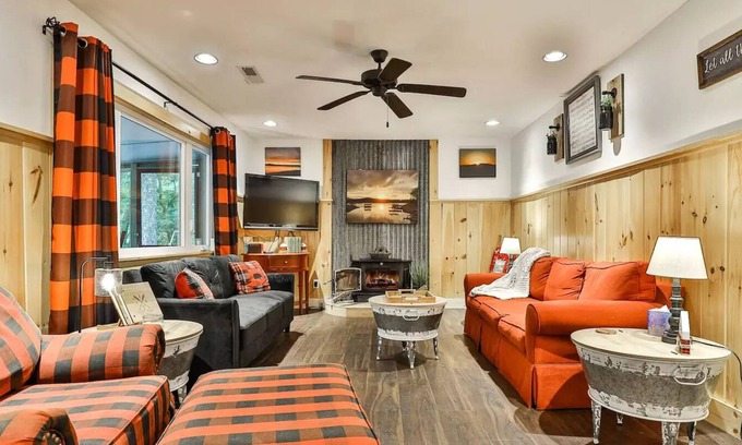 Morganton House | Picturesque Lake Hideout, Fire Pit & Hot tub!